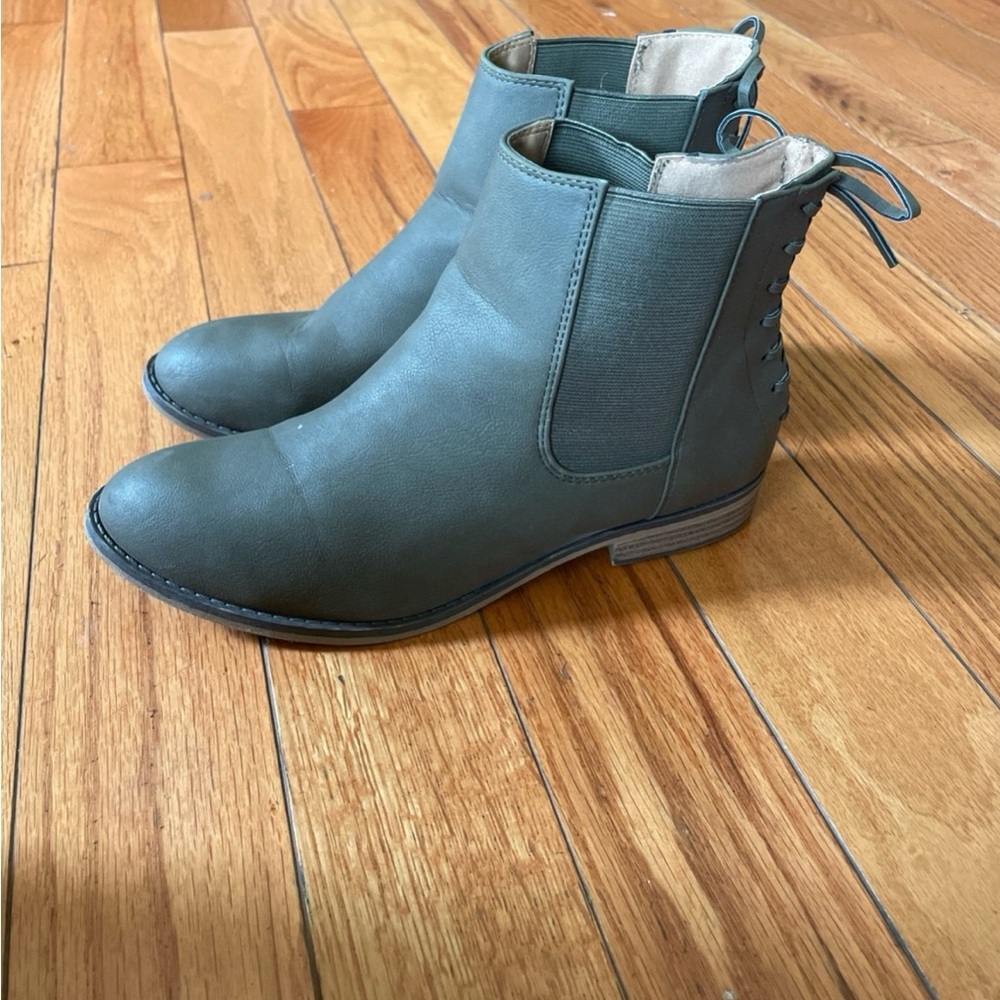 Trendy Green Lace-Up Ankle Boots